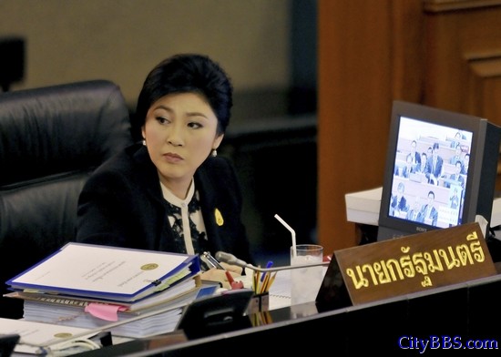泰国总理英拉在议会接受质询并作出答辩