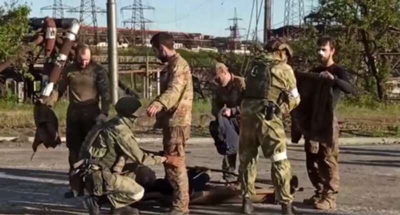 亚速纳粹营成员现在投降了